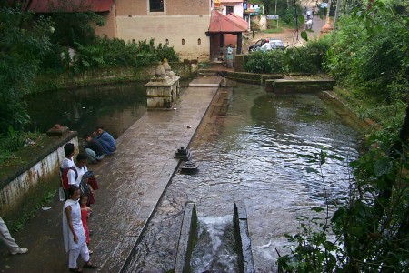 Wasserbecken der Heiligen Quelle