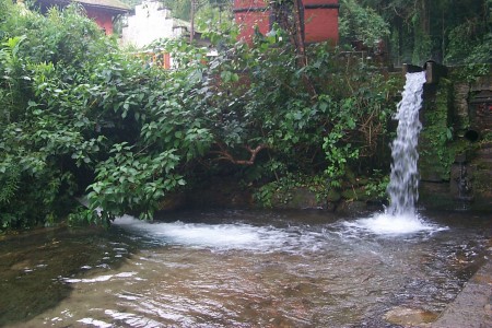 Wasserbecken der Heiligen Quelle