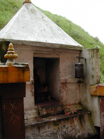 Buddha-Schrein mit Gebetsmühle