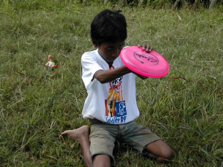 Gansesh mit frisbee